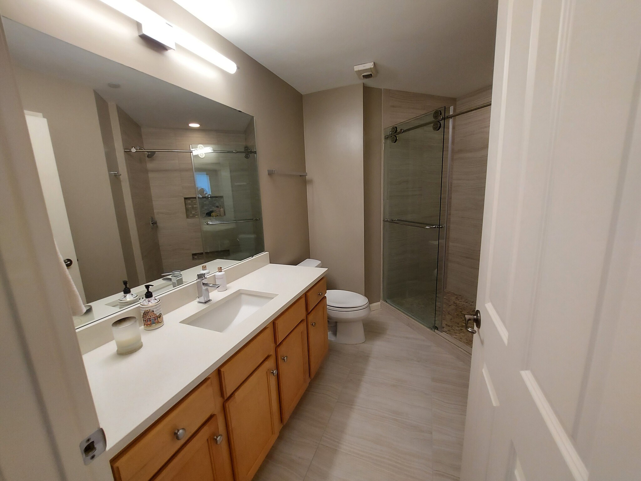 2nd Bathroom w/Shower and Closet - 500 E Grant St