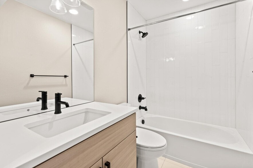 Building Photo - Gorgeously designed LoHi home by Potter Hi...