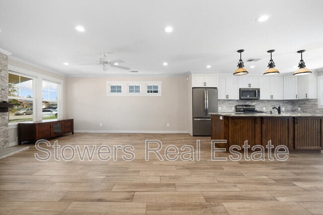 Building Photo - 823 Mohawk Dr
