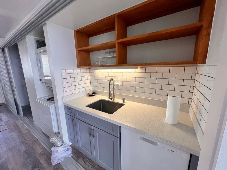 Building Photo - 1212 Punahou St