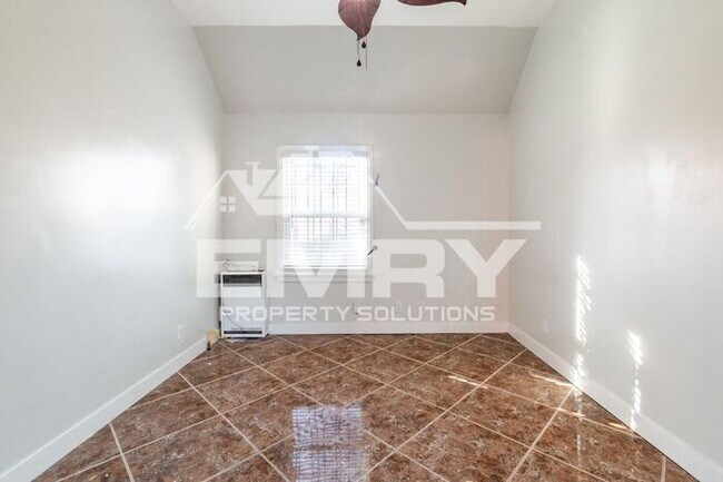 Building Photo - Beautiful 2 Bed 1 Bath House in Lynwood CA 90262