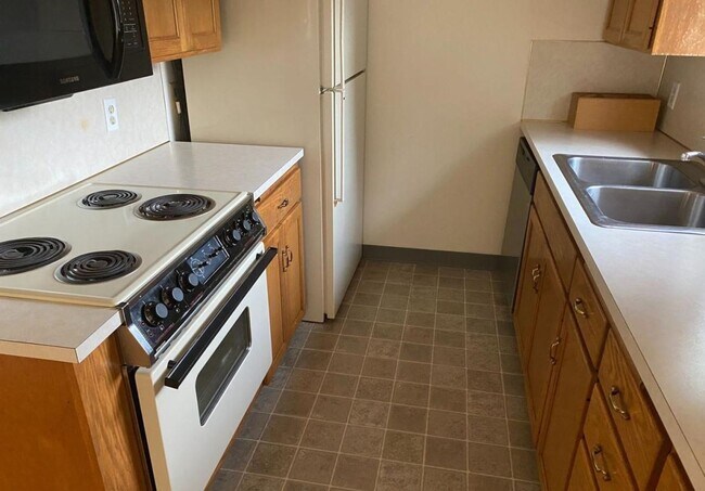Building Photo - Smithoak Duplex