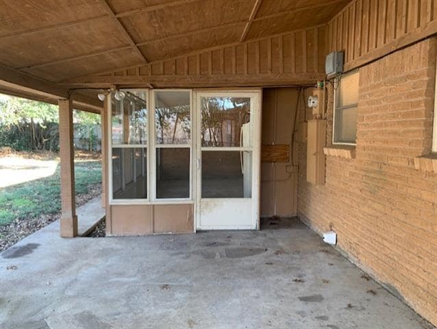 Building Photo - 2820 Southgate Dr