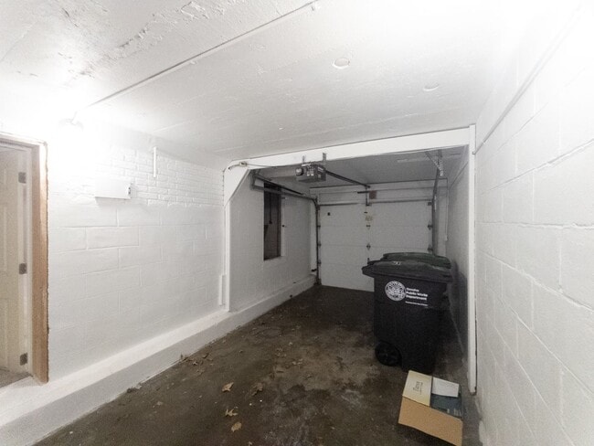 Building Photo - 5039 Miami St