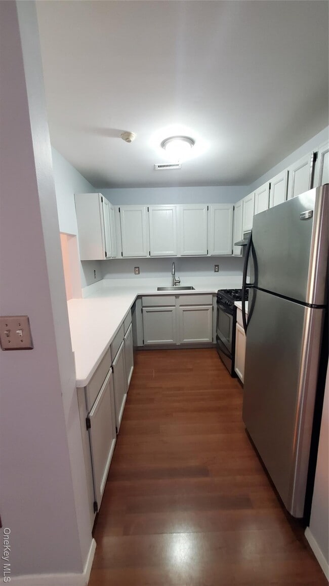 Building Photo - 1404 Sara Cir