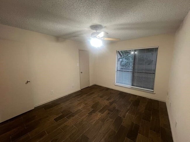 Building Photo - 10047 Westpark Dr