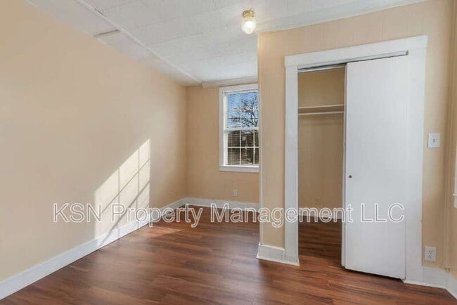 Building Photo - 1921 Reynolds St