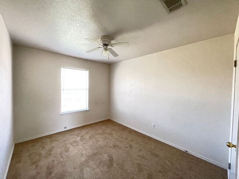 Building Photo - 1801 Cedarhill Dr