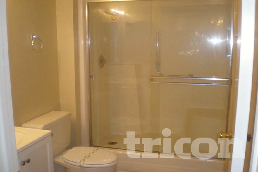 Building Photo - 10025 W Coggins Dr