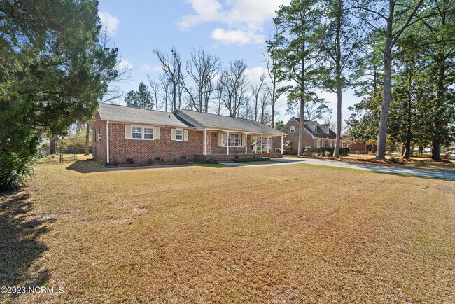 Building Photo - 307 Forest Grove Ave