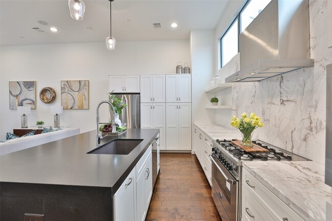 Building Photo - 4527 Graustark St