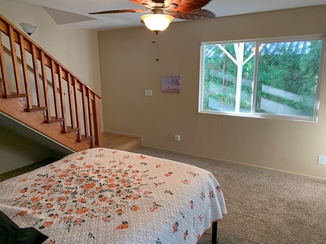 Building Photo - Beautiful Oceanfront 1 Bedroom Unit on Kaloli Point