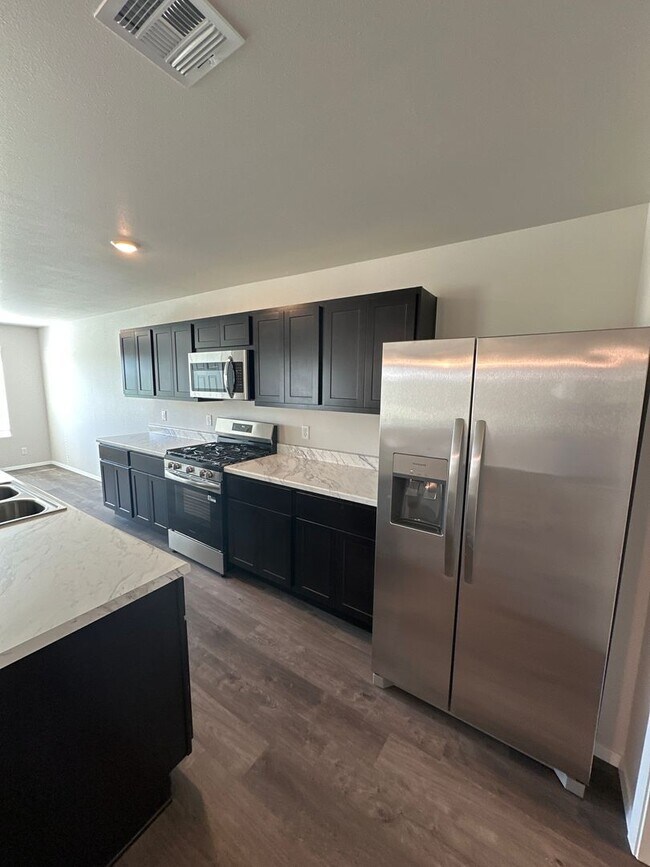 Building Photo - NOW PRELEASING! — Cozy 3 Bed, 2 Bath Home in Red Plains!