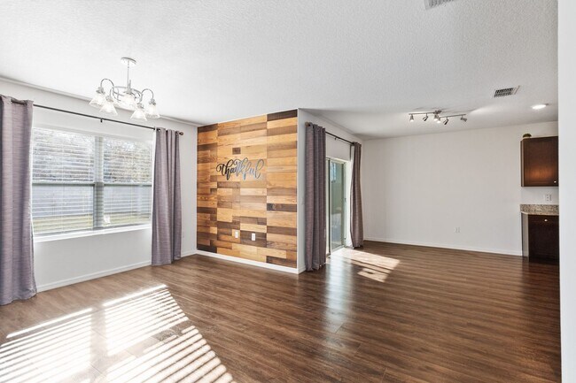 Building Photo - PENDING APPLICATION- MOVE IN SPECIAL-4/2 Energy Efficient Home in St. Cloud w/ Fenced Back Yard