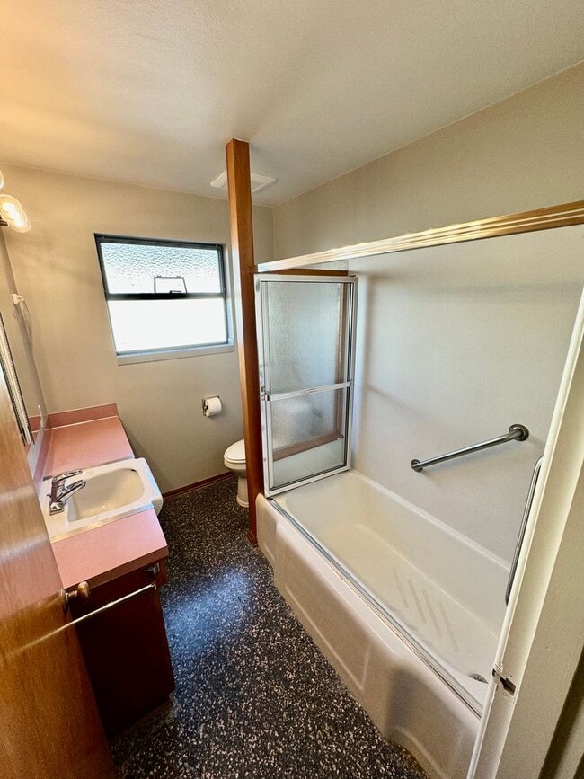 Building Photo - Large Mid-Century Charmer in Sunset Hill!