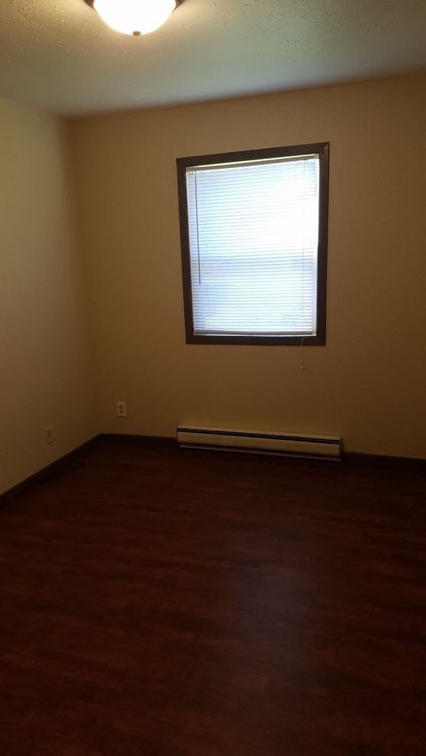 Building Photo - 2BR Duplex in Lake Hallie - Easy Hwy Access - Dog Friendly