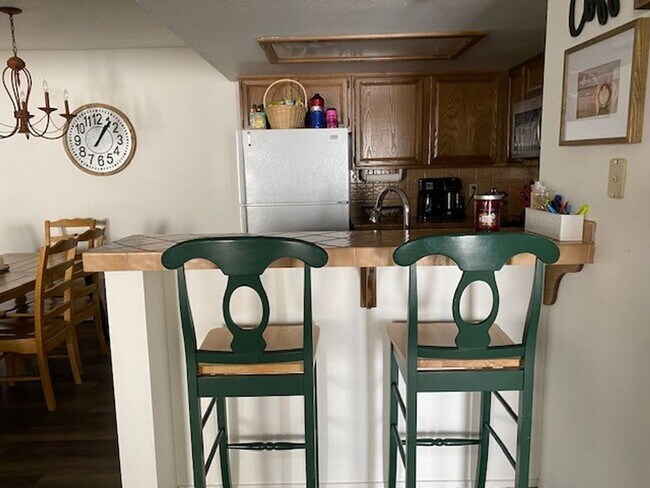 Building Photo - 2Br Waterfront  WINTER Vacation Rental Condo, Complex on the WATERFRONT Gated complex Utilities i...