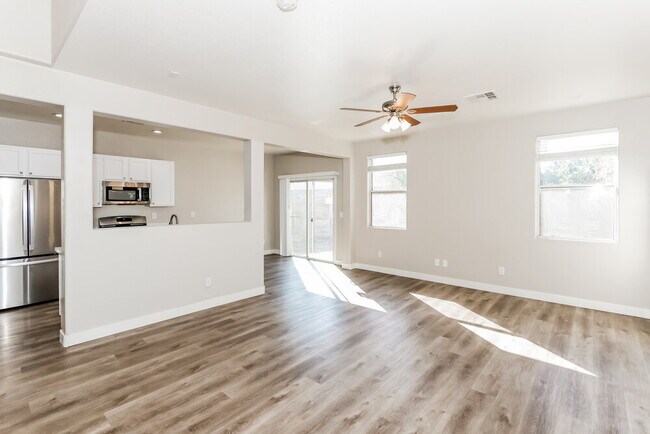 Building Photo - 5053 SAgelyn St