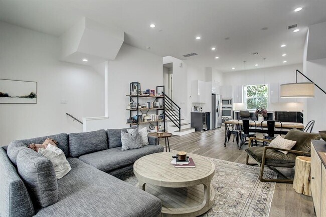 Building Photo - 808 Fisher St