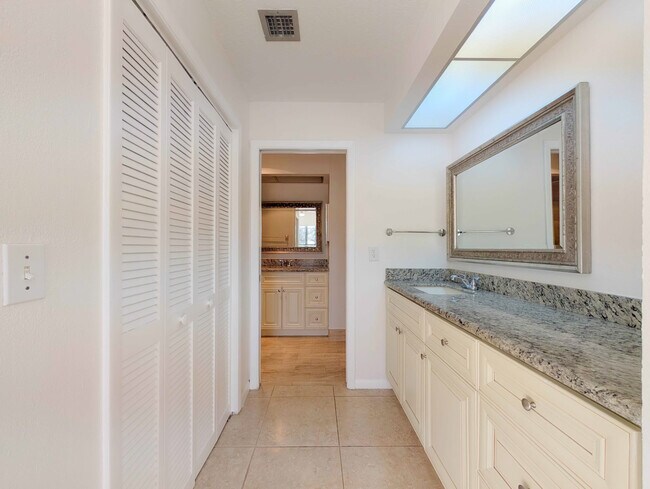 Building Photo - 7535 La Paz Blvd