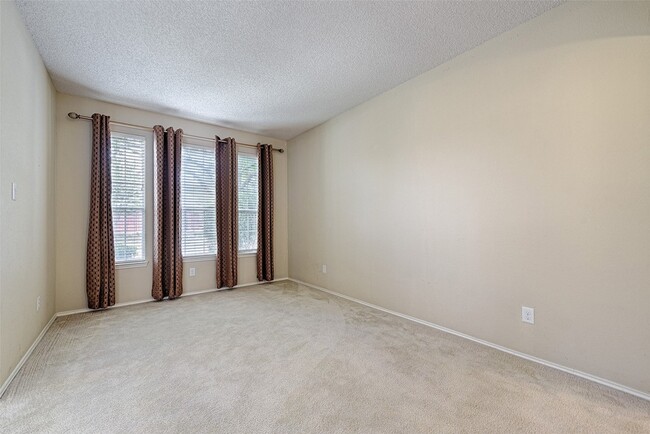 Building Photo - 9701 Thorncliff Dr