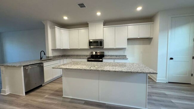 Building Photo - 15244 Groveside Rd