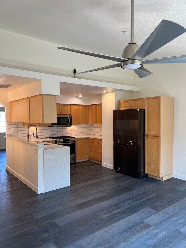 Building Photo - 437 Harris Ln
