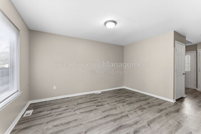 Building Photo - 473 N Hix Rd