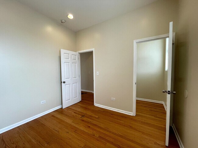 Building Photo - 2809 W Wabansia Ave