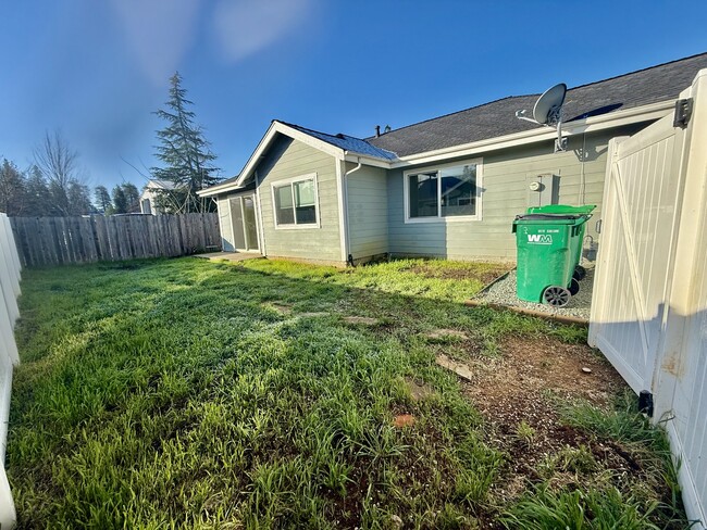 Building Photo - 179 Highlands Ct