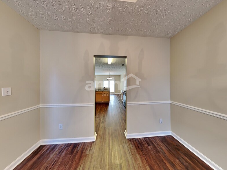 Building Photo - 732 Winbrook Dr