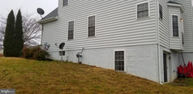 Building Photo - 14 Stratford Hall Ct