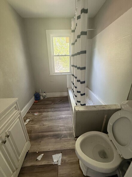 Building Photo - 1315 Poindexter St