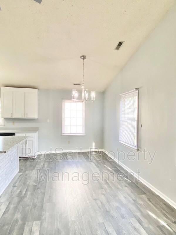 Building Photo - 707 Mandy Trail