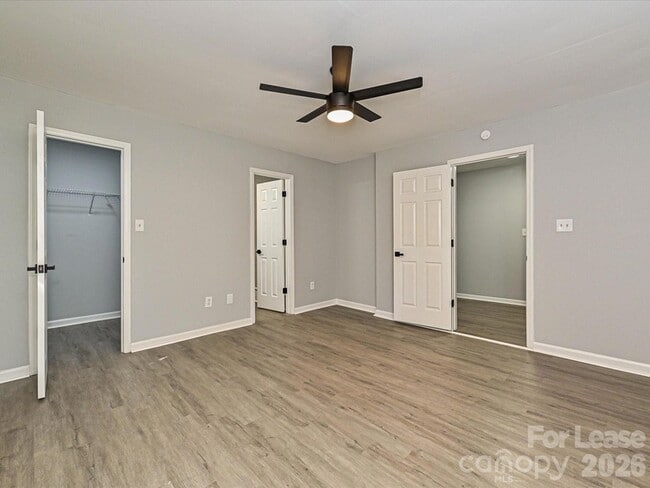 Building Photo - 633 Pennwood Ln
