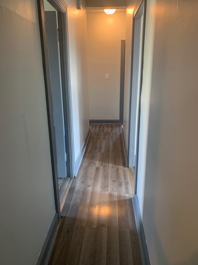 Building Photo - 407 Oak Ave SE