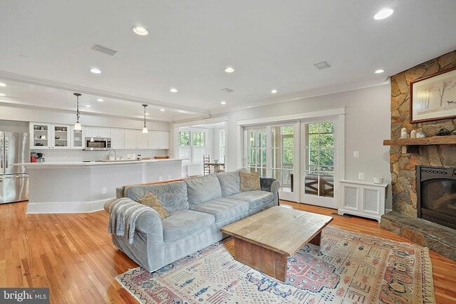 Building Photo - 1503 Russell Rd