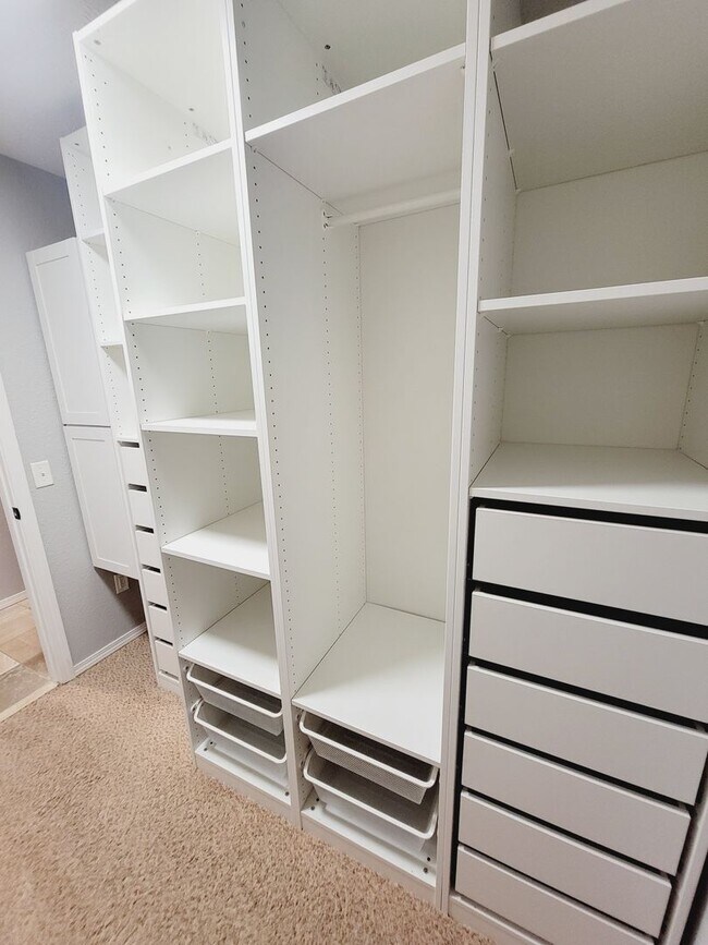 Building Photo - Bent Tree Subdivision - 4 BR - 2 Living Areas - 3 Car