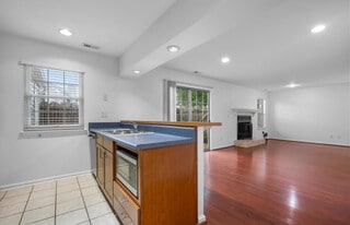 Building Photo - 264 Ferdinand Cir