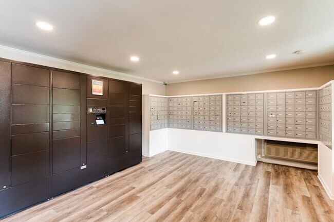 Building Photo - Woodcreek Apartments