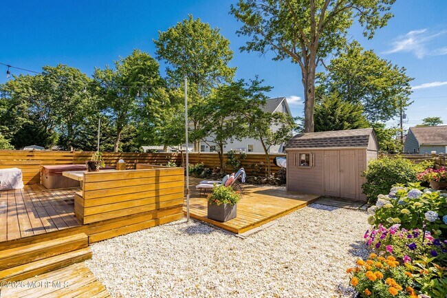 Building Photo - 619 Woodland Ave