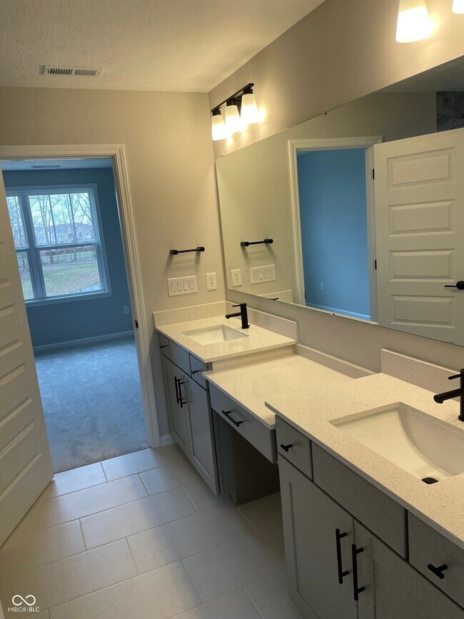 Building Photo - 14472 Beaument Blvd