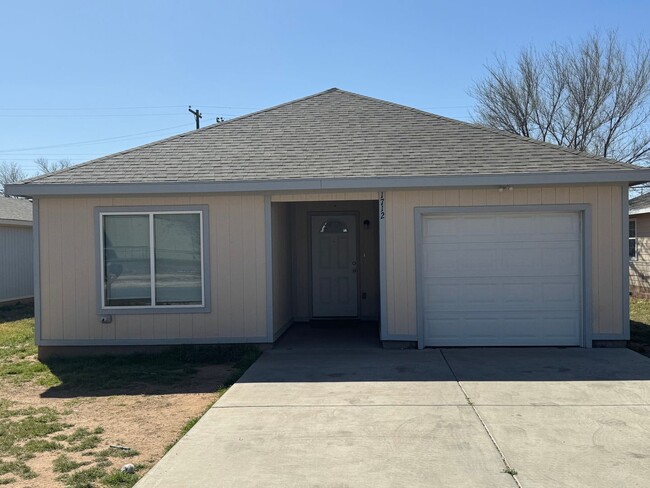 Primary Photo - Sec-8 approved 3 bed 2 bath 1 car garage *...