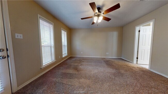 Building Photo - 1215 Glade St