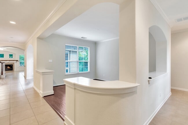 Building Photo - 31 Middle Gate Pl