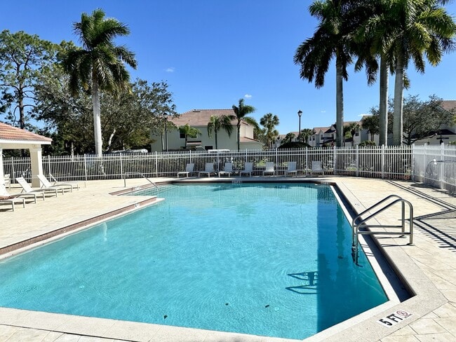 Building Photo - 909 Hampton Cir