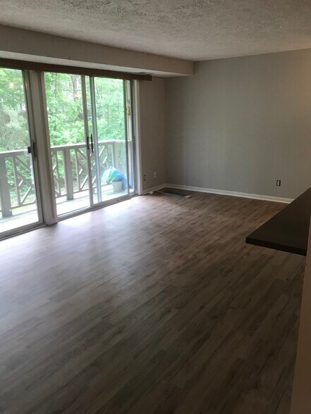 Living room over looking private balcony - 32 Sequoia Ct