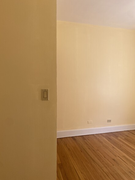 Building Photo - 4922 N Kedzie Ave