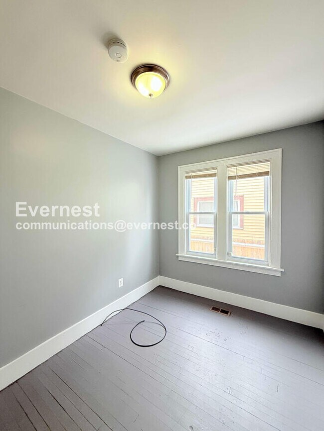 Building Photo - 2541 Monterey St