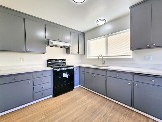 Building Photo - 4442 Yukon Dr